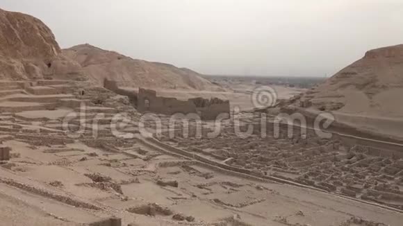 古埃及巨石的建筑和柱子古埃及建筑遗址视频的预览图