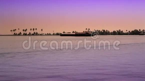 印度卡拉拉后水上的游艇视频的预览图