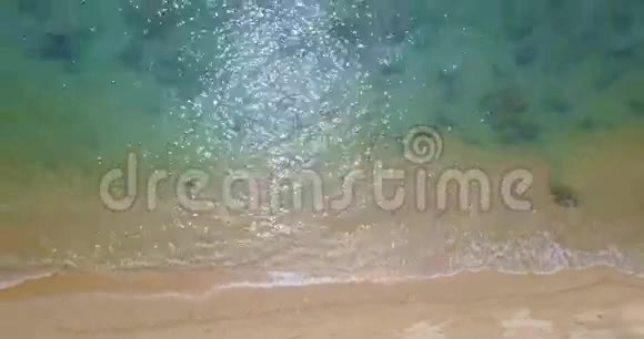 沙海海岸鸟瞰图视频的预览图