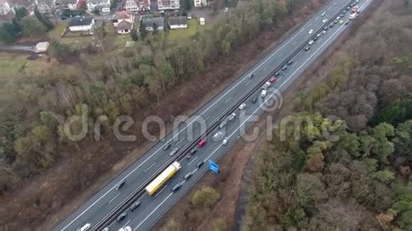 德国高速公路上的交通堵塞视频的预览图