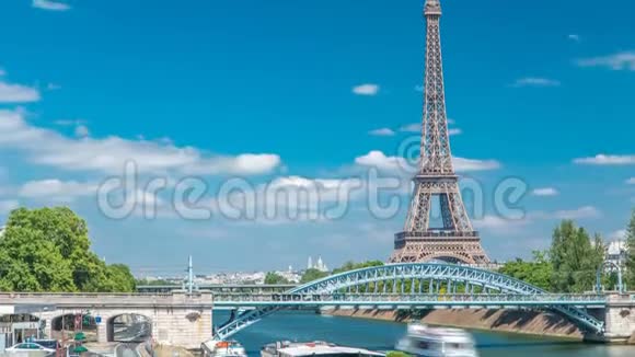 法国巴黎塞纳河上的埃菲尔铁塔视频的预览图