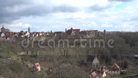 德国陶伯河畔的罗滕堡2018年3月31日保存完好的中世纪古河畔的罗滕堡街景视频的预览图