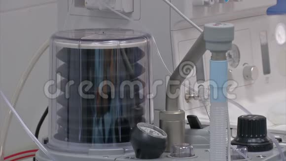 医疗设备现代操作实验室的超声机视频的预览图