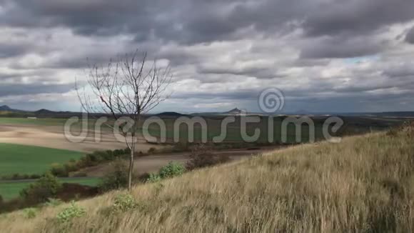 从拉纳山顶看风景捷克共和国视频的预览图