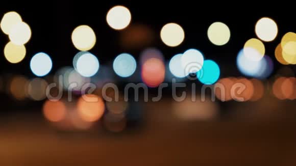 交通灯抽象离焦视频的预览图