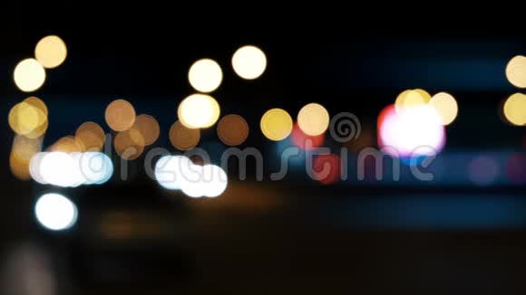 散焦夜间红绿灯背景视频的预览图
