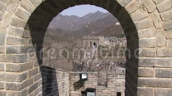 中国的长城穿过拱门视频的预览图