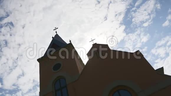 蓝天背景上的东正教教堂视频的预览图
