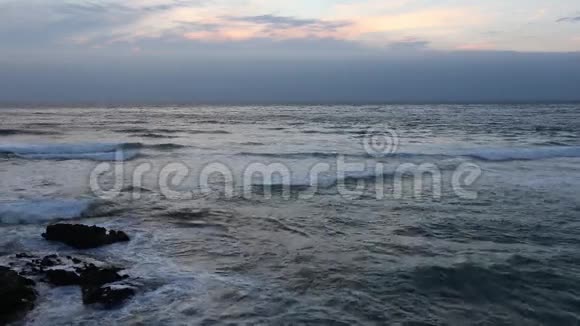从海岸来的傍晚海景视频的预览图