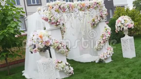 婚礼用花结婚拱门背景视频的预览图