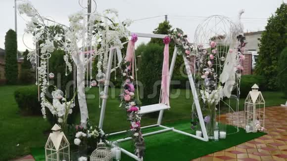 婚礼用的鲜花和装饰视频的预览图