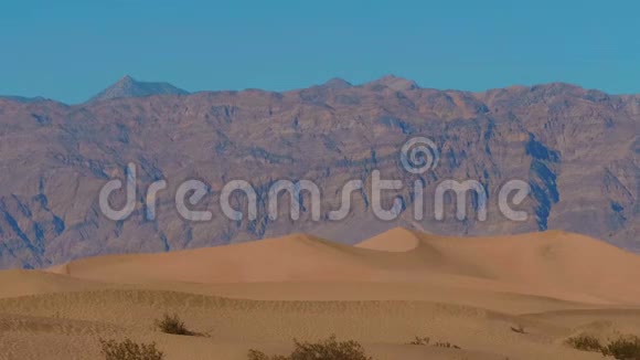 加州死亡谷美丽的梅斯奎特沙丘视频的预览图