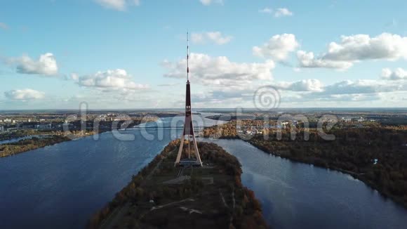 雷加拉托维亚电视塔扎库萨拉欧洲最大的空中无人驾驶飞机俯视图视频的预览图