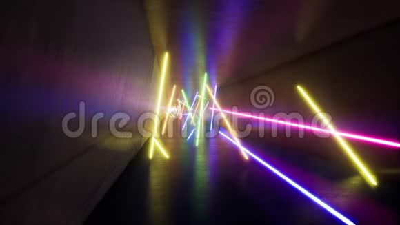 荧光紫外光发光的霓虹灯线隧道内前进蓝粉色光谱现代五颜六色视频的预览图