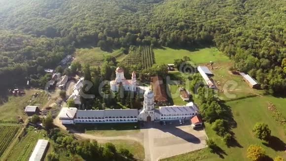 修道院的鸟瞰图视频的预览图