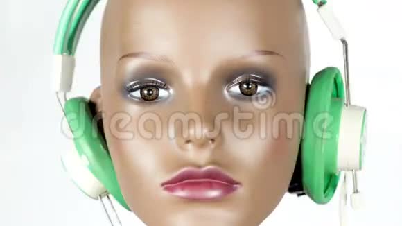 带有耳机音乐迪斯科的人体模型视频的预览图