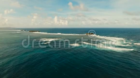 岩石碧海中的悬崖菲律宾西亚高空中观景视频的预览图