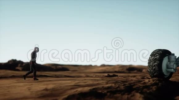 外星人星球上的宇航员和漫游者火星上的火星人科幻概念现实的4k动画视频的预览图