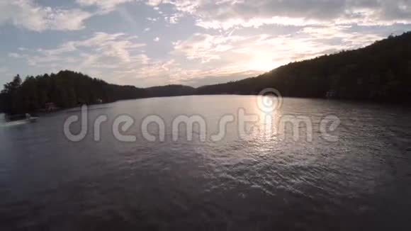 空中日落湖视频的预览图