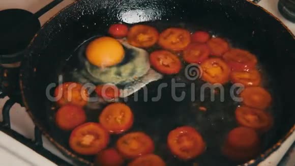 番茄煎蛋炒锅视频的预览图