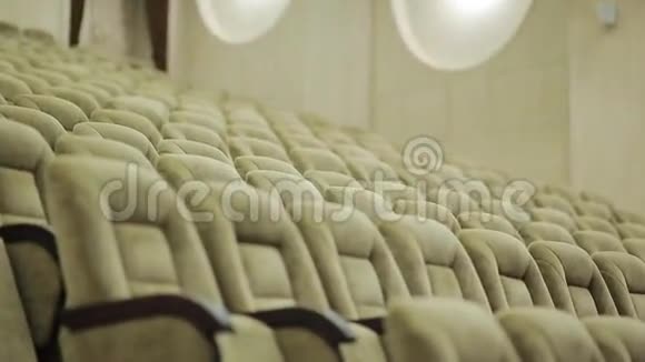 空排的剧院音乐厅或电影院座位视频的预览图