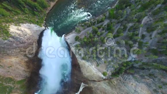 空中怀俄明州黄石国家公园视频的预览图