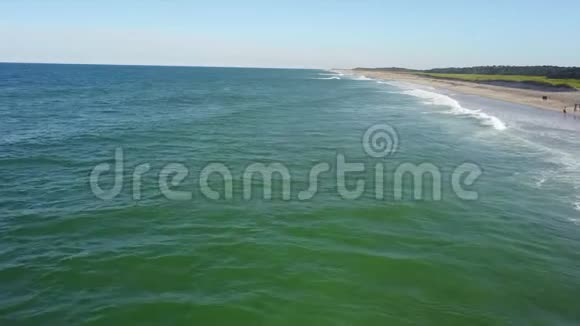 科德角大西洋波浪和海滩空中飞行视频的预览图