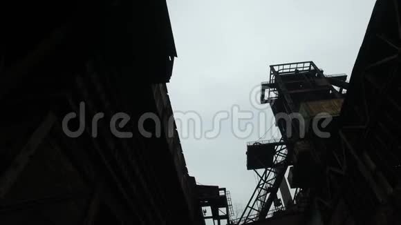 废弃钢铁厂视频的预览图