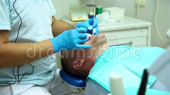 牙科检查病人视频的预览图