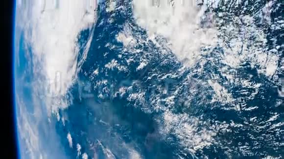 从国际空间站上看到地球和飓风这段视频的元素由美国宇航局提供视频的预览图