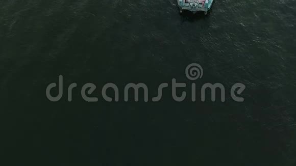 伏尔加河的空中镜头视频的预览图