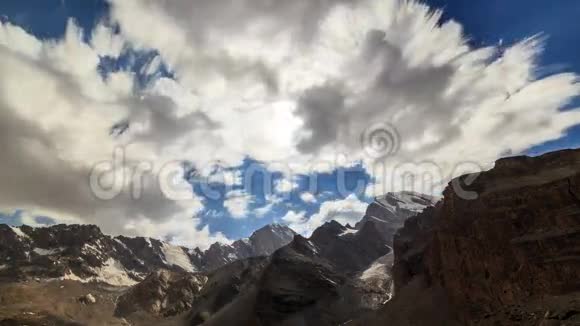 云中的山谷时间流逝云云视频的预览图