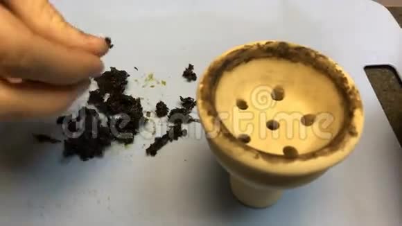 陶罐里的烟草视频的预览图