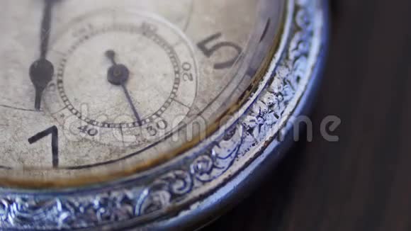 古董钟的宏观特写视频的预览图