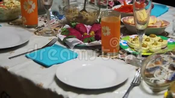 自制烹饪食物在桌子上视频的预览图