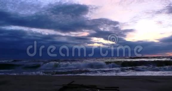 波罗的海海滩日落4k时间视频的预览图