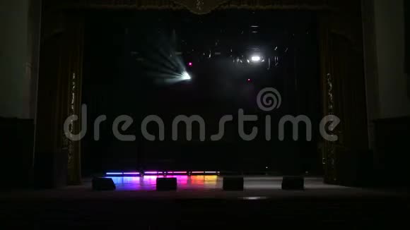 舞台灯光背景闪亮的音乐会灯光视频的预览图