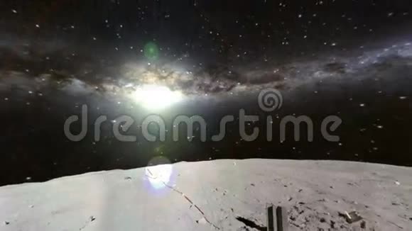 月球表面和发光的银河系和恒星视频的预览图