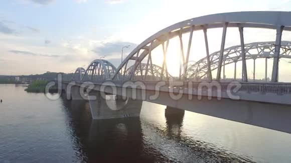 基辅桥鸟瞰图视频的预览图