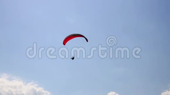在尼泊尔波哈拉上空滑翔视频的预览图