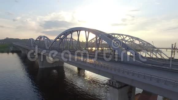 基辅桥鸟瞰图视频的预览图