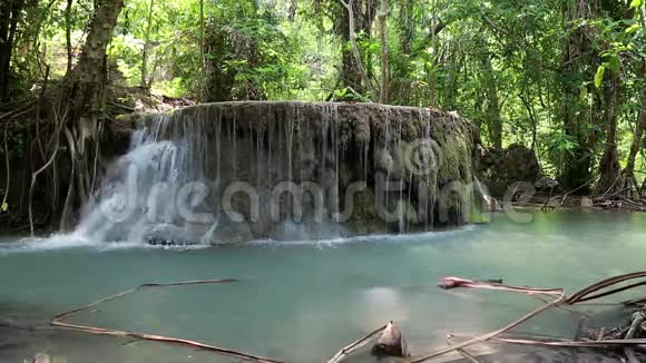 泰国埃拉万国家公园的瀑布视频的预览图