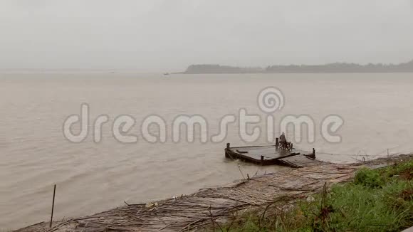 雨风湄公河柬埔寨视频的预览图