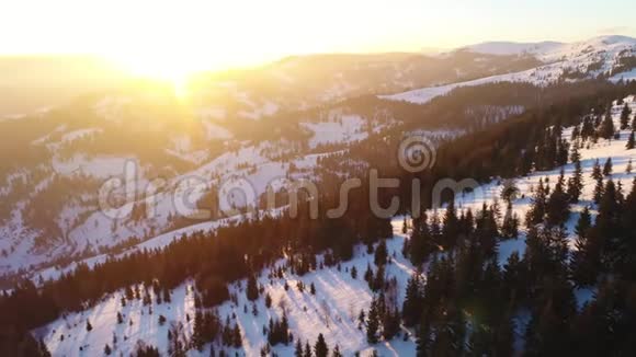 日出冬山鸟瞰视频的预览图