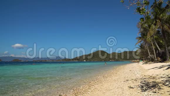 美丽的海滩在热带岛屿马尔卡普亚菲律宾视频的预览图