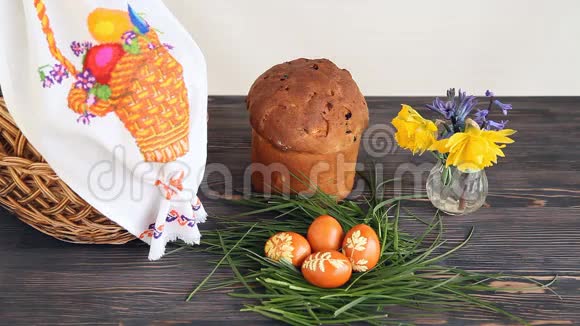 复活节蛋糕和彩蛋视频的预览图