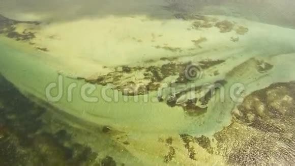 鸟瞰热带泻湖大海沙滩热带岛屿菲律宾西亚高视频的预览图