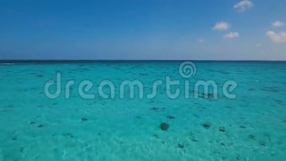 水面鸟瞰图菲律宾长滩岛视频的预览图