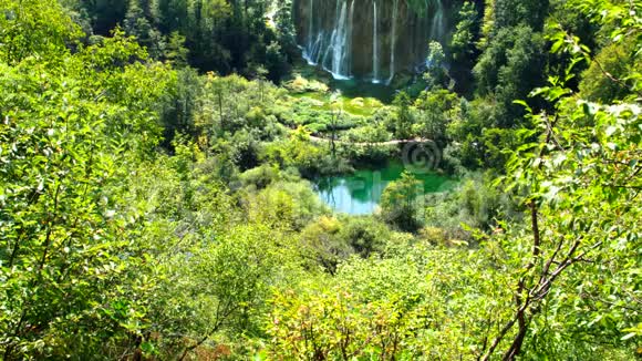 普莱维湖国家公园的瀑布美景视频的预览图