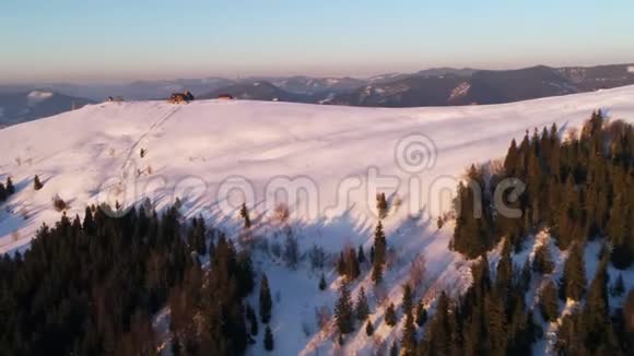 日出冬山鸟瞰视频的预览图
